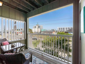 Good Vibes Carolina Beach - beautifully updated condo within walking distance to the Boardwalk villa